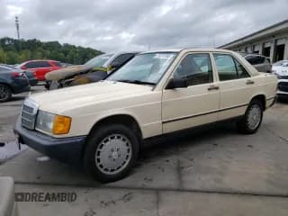 ✅ 1985 Mercedes-Benz 190 • VIN: WDBDB22C5FF084867 • Lot: 71371744. Wystawiony na Copart z przebiegiem 171 046 mil. Bezpłatny archiwum sprzedaży aukcyjnych z USA i szczegółowy raport historii pojazdu na DreamBid. Zdjęcie 1.