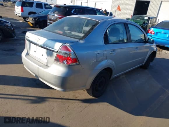 ✅ 2009 Chevrolet Aveo 1LT • VIN: KL1TD56EX9B374755 • Lot: 41334901. Wystawiony na IAAI z przebiegiem 105 967 mil. Bezpłatny archiwum sprzedaży aukcyjnych z USA i szczegółowy raport historii pojazdu na DreamBid. Zdjęcie 4.