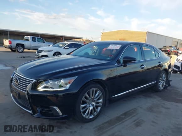 ✅ 2015 Lexus LS 460 • VIN: JTHBL5EF2F5134898 • Lot: 43688853. Listed on IAAI with 75,581 mi. Free auction sales archive from the USA and detailed vehicle history report at DreamBid. Image 19.