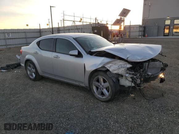 ✅ 2011 Dodge Avenger Lux • VIN: 1B3BD2FG6BN591567 • Лот: 79703394. Опубликован ранее на Copart с пробегом 161 584 миль. Бесплатный доступ к архиву аукционных продаж из США и подробный отчёт об истории автомобиля на DreamBid. Изображение 4.