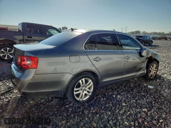 ✅ 2007 Volkswagen Jetta 2.5 • VIN: 3VWSF71K37M005746 • Лот: 83950465. Опубликован ранее на Copart с пробегом 225 009 миль. Бесплатный доступ к архиву аукционных продаж из США и подробный отчёт об истории автомобиля на DreamBid. Изображение 3.