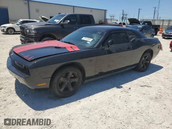 2010 Dodge Challenger SE z VIN 2B3CJ4DV9AH322819, wystawiony jako Copart lot #57610064 z przebiegiem 75 513 mil mil oraz Szkoda całkowita • Salvage title. Historia ofert i sprzedaży dostępna na DreamBid. Obrazek 1.