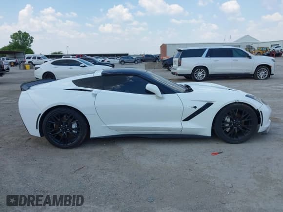 ✅ 2015 Chevrolet Corvette 1LT • VIN: 1G1YB2D7XF5117802 • Lot: 43017939. Wystawiony na IAAI z przebiegiem 54 180 mil. Bezpłatny archiwum sprzedaży aukcyjnych z USA i szczegółowy raport historii pojazdu na DreamBid. Zdjęcie 14.