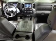 ✅ 2021 GMC Sierra 2500HD Denali • VIN: 1GT49REY4MF208430 • Lot: 70837025. Wystawiony na Copart z przebiegiem 91 199 mil. Bezpłatny archiwum sprzedaży aukcyjnych z USA i szczegółowy raport historii pojazdu na DreamBid. Zdjęcie 8.