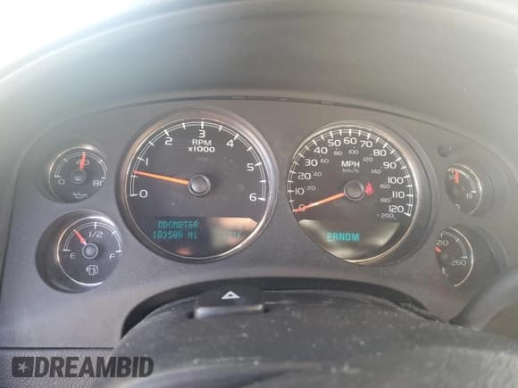 ✅ 2011 Chevrolet Suburban LT • VIN: 1GNSKJE35BR321467 • Lot: 92695585. Listed on Copart with 183,588 mi. Free auction sales archive from the USA and detailed vehicle history report at DreamBid. Image 9.