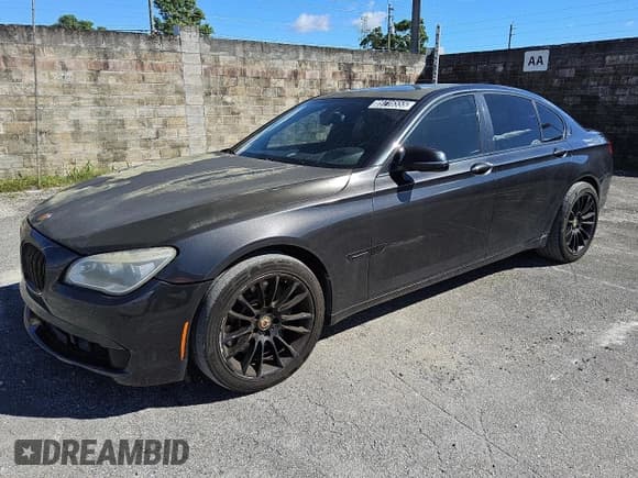 ✅ 2013 BMW 7 Series 750i • VIN: WBAYA8C51DC996576 • Лот: 89716555. Опубликован ранее на Copart с пробегом 135 727 миль. Бесплатный доступ к архиву аукционных продаж из США и подробный отчёт об истории автомобиля на DreamBid. Изображение 1.