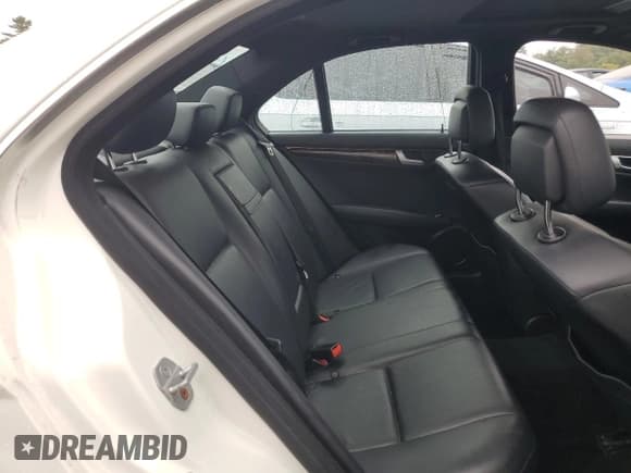 ✅ 2012 Mercedes-Benz C 300 Sport • VIN: WDDGF8BB3CR214402 • Lot: 81280725. Wystawiony na Copart z przebiegiem 129 470 mil. Bezpłatny archiwum sprzedaży aukcyjnych z USA i szczegółowy raport historii pojazdu na DreamBid. Zdjęcie 10.