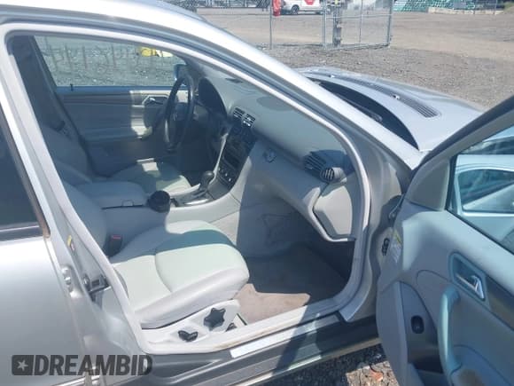 ✅ 2004 Mercedes-Benz C 230 Kompressor • VIN: WDBRF40J94A645850 • Lot: 42446144. Listed on IAAI with 107,092 mi. Free auction sales archive from the USA and detailed vehicle history report at DreamBid. Image 5.