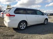 ✅ 2011 Toyota Sienna • VIN: 5TDKA3DC6BS008423 • Лот: 82543805. Опубликован ранее на Copart с пробегом 157 232 миль. Бесплатный доступ к архиву аукционных продаж из США и подробный отчёт об истории автомобиля на DreamBid. Изображение 3.