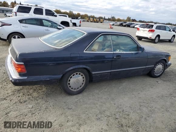 ✅ 1989 Mercedes-Benz 560 • VIN: WDBCA45E6KA447742 • Lot: 92480305. Wystawiony na Copart z przebiegiem 123 470 mil. Bezpłatny archiwum sprzedaży aukcyjnych z USA i szczegółowy raport historii pojazdu na DreamBid. Zdjęcie 3.