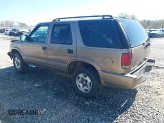 ✅ 2004 Chevrolet Blazer LS • VIN: 1GNDT13X24K167825 • Lot: 41976732. Wystawiony na IAAI z przebiegiem 142 647 mil. Bezpłatny archiwum sprzedaży aukcyjnych z USA i szczegółowy raport historii pojazdu na DreamBid. Zdjęcie 3.