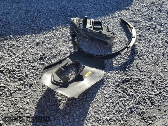 ✅ 2019 Ford Escape SE • VIN: 1FMCU9GD4KUB09857 • Lot: 81314805. Wystawiony na Copart z przebiegiem 115 808 mil. Bezpłatny archiwum sprzedaży aukcyjnych z USA i szczegółowy raport historii pojazdu na DreamBid. Zdjęcie 13.