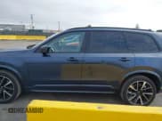 ✅ 2023 Volvo XC90 • VIN: YV4H60CW2P1922272 • Lot: 43632315. Wystawiony na IAAI z przebiegiem 32 821 mil. Bezpłatny archiwum sprzedaży aukcyjnych z USA i szczegółowy raport historii pojazdu na DreamBid. Zdjęcie 14.
