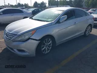 ✅ 2013 Hyundai Sonata SE • VIN: 5NPEC4AC0DH733977 • Lot: 43635729. Wystawiony na IAAI z przebiegiem 147 710 mil. Bezpłatny archiwum sprzedaży aukcyjnych z USA i szczegółowy raport historii pojazdu na DreamBid. Zdjęcie 2.