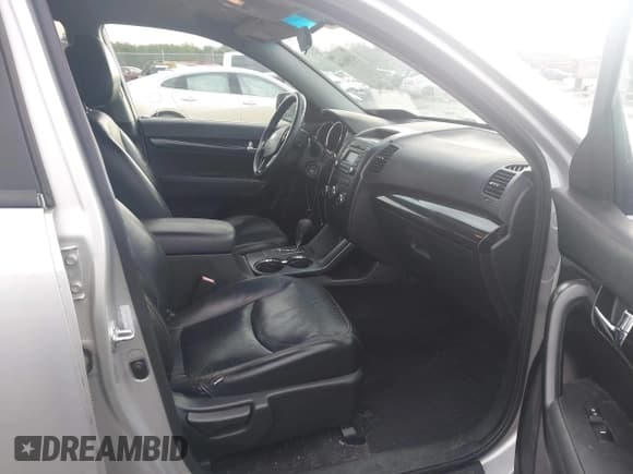 ✅ 2013 Kia Sorento LX • VIN: 5XYKTDA22DG327524 • Lot: 43906346. Listed on IAAI with 185,455 mi. Free auction sales archive from the USA and detailed vehicle history report at DreamBid. Image 5.