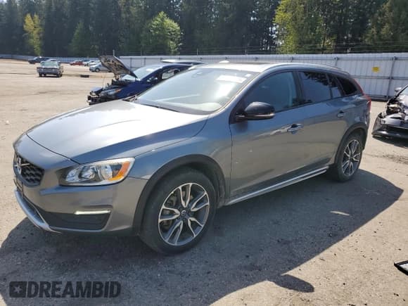 ✅ 2017 Volvo V60 • VIN: YV440MWK0H1038056 • Лот: 54550455. Опубликован ранее на Copart с пробегом 83 876 миль. Бесплатный доступ к архиву аукционных продаж из США и подробный отчёт об истории автомобиля на DreamBid. Изображение 1.