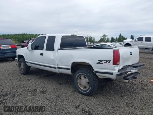 ✅ 1997 Chevrolet Silverado 1500 • VIN: 1GCEK19R6VE177136 • Lot: 43316020. Wystawiony na IAAI z przebiegiem 252 763 mil. Bezpłatny archiwum sprzedaży aukcyjnych z USA i szczegółowy raport historii pojazdu na DreamBid. Zdjęcie 3.