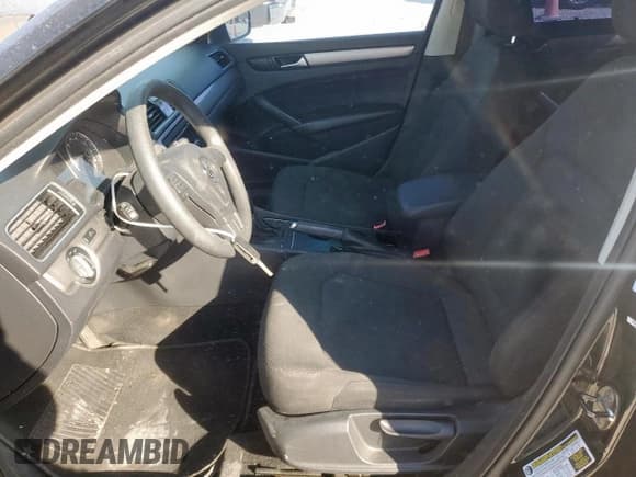 ✅ 2012 Volkswagen Passat S • VIN: 1VWAH7A36CC080788 • Lot: 82306045. Wystawiony na Copart z przebiegiem 166 289 mil. Bezpłatny archiwum sprzedaży aukcyjnych z USA i szczegółowy raport historii pojazdu na DreamBid. Zdjęcie 7.