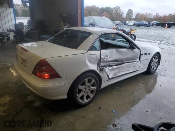 ✅ 2001 Mercedes-Benz SLK 230 Kompressor • VIN: WDBKK49F41F184745 • Lot: 85403715. Wystawiony na Copart z przebiegiem 136 377 mil. Bezpłatny archiwum sprzedaży aukcyjnych z USA i szczegółowy raport historii pojazdu na DreamBid. Zdjęcie 3.