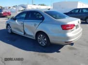 ✅ 2015 Volkswagen Jetta SE • VIN: 3VWD17AJ7FM238509 • Lot: 43698803. Wystawiony na IAAI z przebiegiem 116 651 mil. Bezpłatny archiwum sprzedaży aukcyjnych z USA i szczegółowy raport historii pojazdu na DreamBid. Zdjęcie 3.