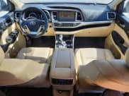 ✅ 2017 Toyota Highlander XLE • VIN: 5TDKZRFH7HS196916 • Lot: 85754855. Wystawiony na Copart z przebiegiem 115 300 mil. Bezpłatny archiwum sprzedaży aukcyjnych z USA i szczegółowy raport historii pojazdu na DreamBid. Zdjęcie 8.