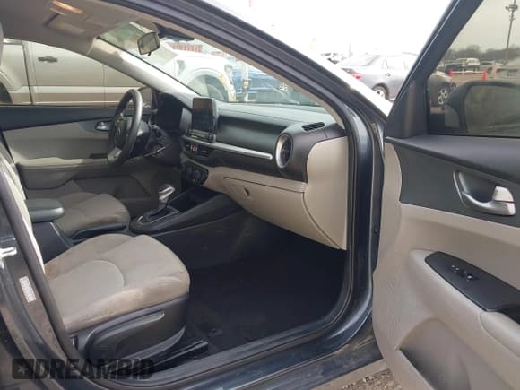 ✅ 2021 Kia Forte LXS • VIN: 3KPF24AD8ME332004 • Lot: 42069968. Wystawiony na IAAI z przebiegiem 74 758 mil. Bezpłatny archiwum sprzedaży aukcyjnych z USA i szczegółowy raport historii pojazdu na DreamBid. Zdjęcie 5.