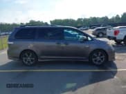 ✅ 2012 Toyota Sienna SE • VIN: 5TDXK3DCXCS258915 • Lot: 42884001. Listed on IAAI with 282,094 mi. Free auction sales archive from the USA and detailed vehicle history report at DreamBid. Image 13.