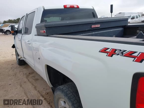 ✅ 2019 Chevrolet Silverado 2500HD LT • VIN: 1GC1KSEG3KF123629 • Lot: 41554328. Wystawiony na IAAI z przebiegiem Nie podano. Bezpłatny archiwum sprzedaży aukcyjnych z USA i szczegółowy raport historii pojazdu na DreamBid. Zdjęcie 3.