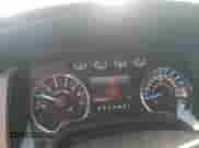 2013 Ford F-150 XLT z VIN 1FTFW1EF8DKE93688, wystawiony jako Copart lot #84923875 z przebiegiem 93 730 mil mil oraz Czysty tytuł • Clean title. Historia ofert i sprzedaży dostępna na DreamBid. Obrazek 9.