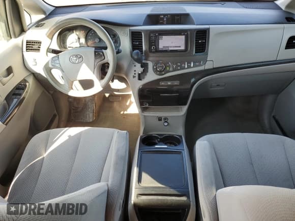 ✅ 2014 Toyota Sienna LE AAS • VIN: 5TDKK3DC7ES482933 • Lot: 80748725. Listed on Copart with 140,049 mi. Free auction sales archive from the USA and detailed vehicle history report at DreamBid. Image 8.