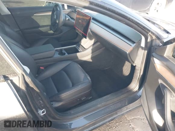 ✅ 2022 Tesla Model 3 Long Range • VIN: 5YJ3E1EB3NF264532 • Lot: 41842044. Wystawiony na IAAI z przebiegiem 42 280 mil. Bezpłatny archiwum sprzedaży aukcyjnych z USA i szczegółowy raport historii pojazdu na DreamBid. Zdjęcie 5.