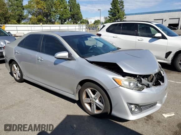 2014 Toyota Camry L with VIN 4T1BF1FK4EU817814, listed as a Copart auction lot 82624085 with 142,812 mi miles and Salvage title. Bid and sale history available at DreamBid. Image 4.
