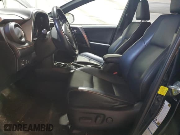 ✅ 2017 Toyota RAV4 SE • VIN: JTMJJREV2HD090671 • Lot: 85002175. Wystawiony na Copart z przebiegiem 105 253 mil. Bezpłatny archiwum sprzedaży aukcyjnych z USA i szczegółowy raport historii pojazdu na DreamBid. Zdjęcie 7.