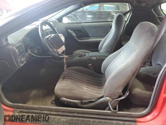 1997 Chevrolet Camaro z VIN 2G1FP22KXV2119933, wystawiony jako Copart lot #62452305 z przebiegiem Nie podano mil oraz Szkoda całkowita • Salvage title. Historia ofert i sprzedaży dostępna na DreamBid. Obrazek 7.