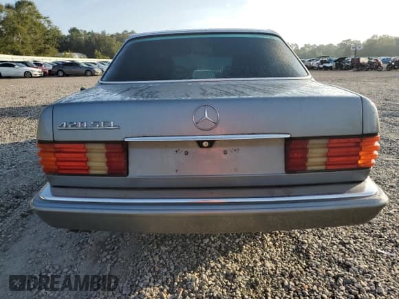 ✅ 1987 Mercedes-Benz 420 SEL • VIN: WDBCA35D4HA356737 • Lot: 81588725. Wystawiony na Copart z przebiegiem 93 934 mil. Bezpłatny archiwum sprzedaży aukcyjnych z USA i szczegółowy raport historii pojazdu na DreamBid. Zdjęcie 6.