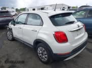 ✅ 2017 FIAT 500X Pop • VIN: ZFBCFXAB2HP597792 • Lot: 42252412. Wystawiony na IAAI z przebiegiem 107 998 mil. Bezpłatny archiwum sprzedaży aukcyjnych z USA i szczegółowy raport historii pojazdu na DreamBid. Zdjęcie 3.