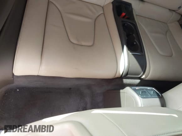 ✅ 2014 Audi A5 Premium • VIN: WAUCFAFH7EN015617 • Lot: 42765351. Wystawiony na IAAI z przebiegiem 65 520 mil. Bezpłatny archiwum sprzedaży aukcyjnych z USA i szczegółowy raport historii pojazdu na DreamBid. Zdjęcie 8.