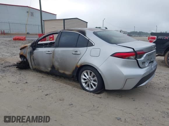 ✅ 2021 Toyota Corolla XLE • VIN: 5YFFPMAE0MP270705 • Lot: 42827736. Wystawiony na IAAI z przebiegiem Nie podano. Bezpłatny archiwum sprzedaży aukcyjnych z USA i szczegółowy raport historii pojazdu na DreamBid. Zdjęcie 3.