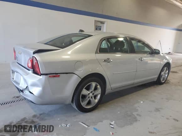 2012 Chevrolet Malibu 2LT z VIN 1G1ZD5E07CF330472, wystawiony jako Copart lot #69040254 z przebiegiem 136 393 mil mil oraz Szkoda całkowita • Salvage title. Historia ofert i sprzedaży dostępna na DreamBid. Obrazek 3.