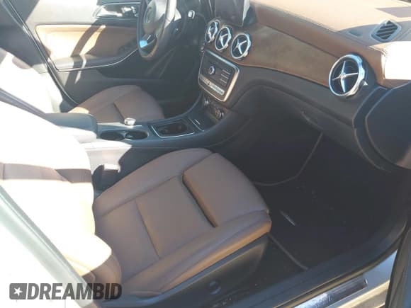 ✅ 2018 Mercedes-Benz GLA 250 • VIN: WDCTG4GB1JJ490607 • Лот: 43333528. Опубликован ранее на IAAI с пробегом 49 281 миль. Бесплатный доступ к архиву аукционных продаж из США и подробный отчёт об истории автомобиля на DreamBid. Изображение 5.