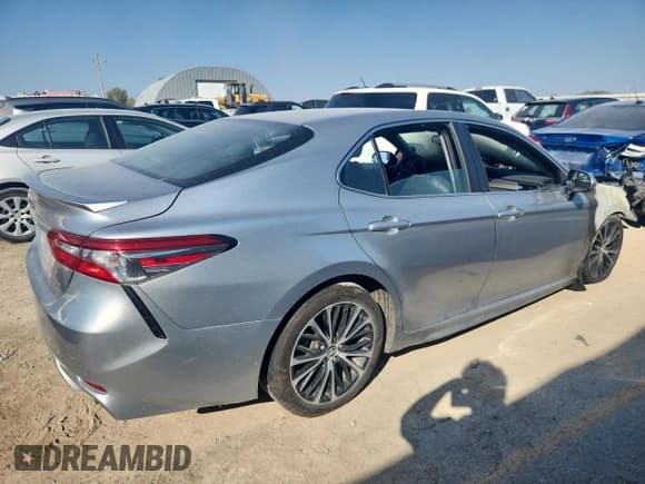 ✅ 2018 Toyota Camry SE • VIN: 4T1B11HK8JU154382 • Lot: 84650475. Listed on Copart with Not provided. Free auction sales archive from the USA and detailed vehicle history report at DreamBid. Image 3.