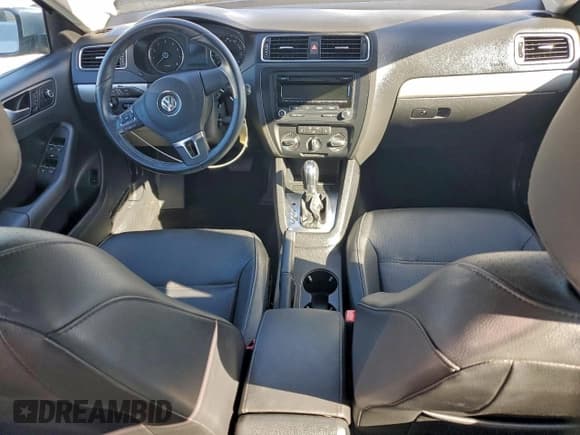 ✅ 2014 Volkswagen Jetta SE • VIN: 3VWD17AJ3EM306853 • Lot: 95842685. Wystawiony na Copart z przebiegiem 97 187 mil. Bezpłatny archiwum sprzedaży aukcyjnych z USA i szczegółowy raport historii pojazdu na DreamBid. Zdjęcie 8.