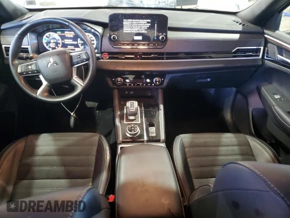 ✅ 2024 Mitsubishi Outlander SE • VIN: JA4J4VA89RZ074594 • Lot: 93258945. Listed on Copart with 4,823 mi. Free auction sales archive from the USA and detailed vehicle history report at DreamBid. Image 8.