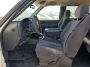 ✅ 2006 Chevrolet Silverado 1500 • VIN: 1GBHC29U16E253470 • Лот: 60060335. Опубликован ранее на Copart с пробегом 131 617 миль. Бесплатный доступ к архиву аукционных продаж из США и подробный отчёт об истории автомобиля на DreamBid. Изображение 7.