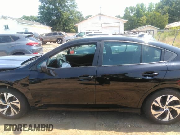 ✅ 2023 Subaru Legacy • VIN: 4S3BWAB67P3015201 • Lot: 42668404. Wystawiony na IAAI z przebiegiem 42 379 mil. Bezpłatny archiwum sprzedaży aukcyjnych z USA i szczegółowy raport historii pojazdu na DreamBid. Zdjęcie 14.