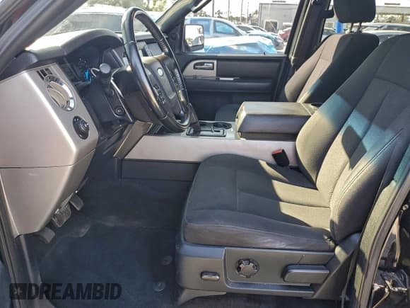 ✅ 2017 Ford Expedition XLT • VIN: 1FMJU1HTXHEA12194 • Lot: 93912115. Wystawiony na Copart z przebiegiem 149 453 mil. Bezpłatny archiwum sprzedaży aukcyjnych z USA i szczegółowy raport historii pojazdu na DreamBid. Zdjęcie 7.