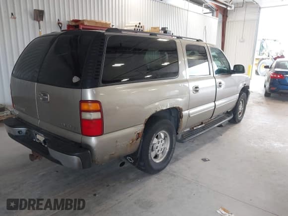 ✅ 2003 Chevrolet Suburban LT • VIN: 3GNFK16Z53G272826 • Лот: 42361834. Опубликован ранее на IAAI с пробегом 286 719 миль. Бесплатный доступ к архиву аукционных продаж из США и подробный отчёт об истории автомобиля на DreamBid. Изображение 4.