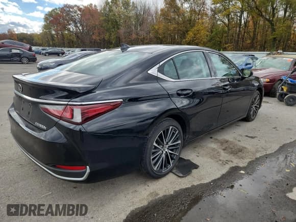 ✅ 2024 Lexus ES 300h • VIN: 58ADA1C11RU044494 • Lot: 90793235. Listed on Copart with 30,786 mi. Free auction sales archive from the USA and detailed vehicle history report at DreamBid. Image 3.