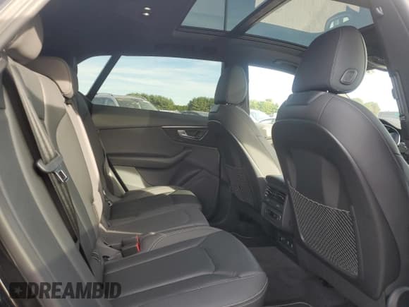 ✅ 2019 Audi Q8 Premium • VIN: WA1AVAF11KD011378 • Lot: 85109425. Wystawiony na Copart z przebiegiem 63 970 mil. Bezpłatny archiwum sprzedaży aukcyjnych z USA i szczegółowy raport historii pojazdu na DreamBid. Zdjęcie 11.