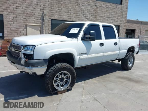 ✅ 2005 Chevrolet Silverado 2500HD LS • VIN: 1GCHK23U35F803784 • Lot: 42185294. Wystawiony na IAAI z przebiegiem 205 539 mil. Bezpłatny archiwum sprzedaży aukcyjnych z USA i szczegółowy raport historii pojazdu na DreamBid. Zdjęcie 17.